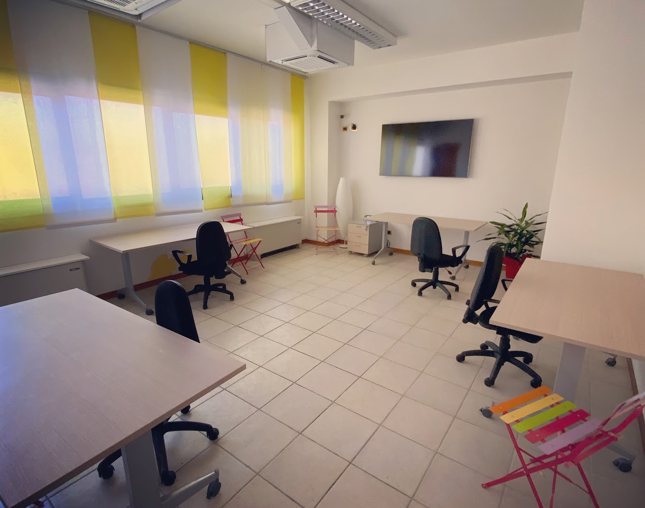 Foto principale Sala Gialla Coworking Sassuolo